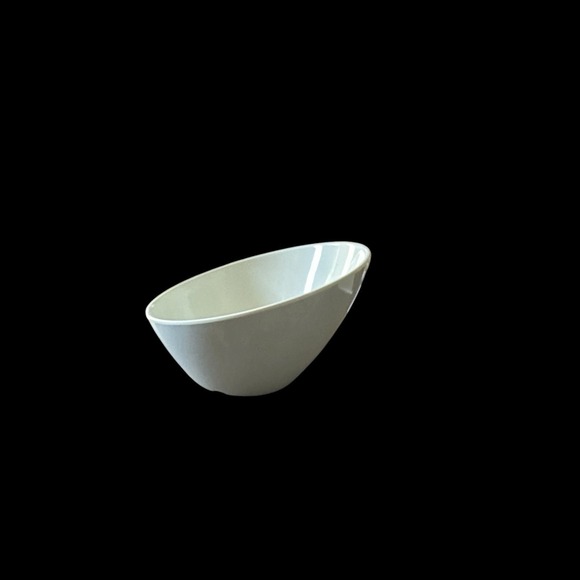 Carlisle Other - Carlisle Balsam 55544 White Melamine Angled Display Bowl 26 oz 8"